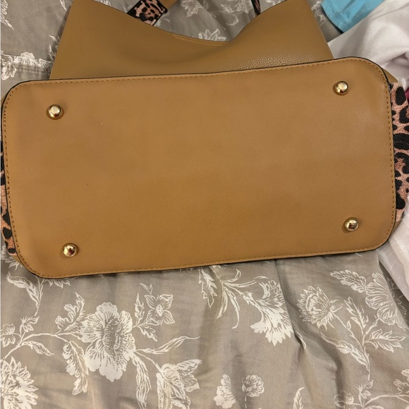Stylish Tan Tote Bag with Leopard Print Accents - Picture 8 of 8